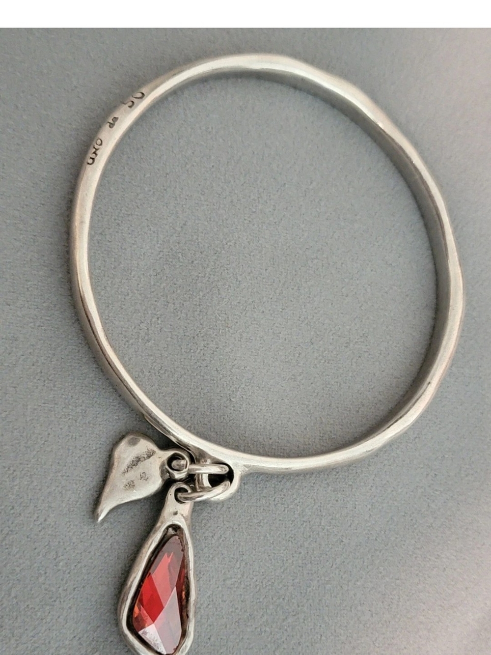 UNOde50 Silver Bracelet with Red Faceted Teardrop and Heart Charm (With Damage)